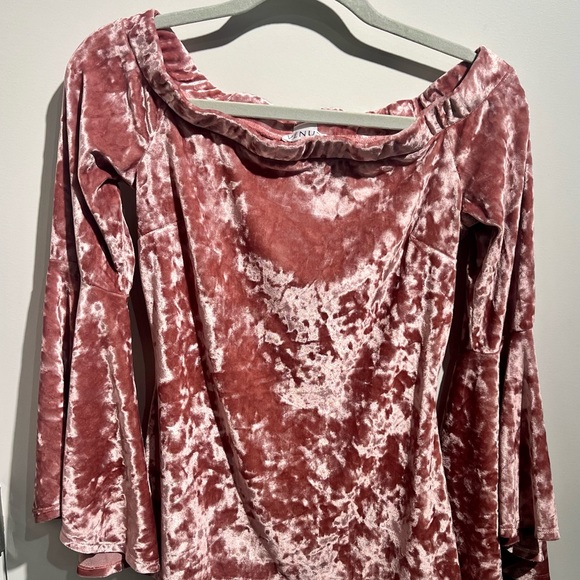Venus Rose Colored Velour Off the Shoulder Top with Flared Sleeves Size S - Picture 2 of 8